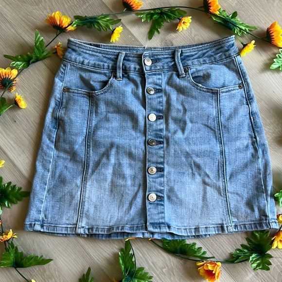 American Eagle Hi Rise A-Line Super Stretch Light Wash Jean Skirt Size 6 - Picture 1 of 7